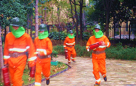 礪精兵，保安全